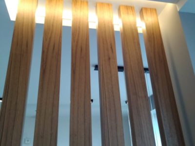 шпонированная реечная перегородка